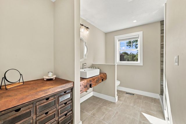 5 Chase Road, Londonderry, NH 03053