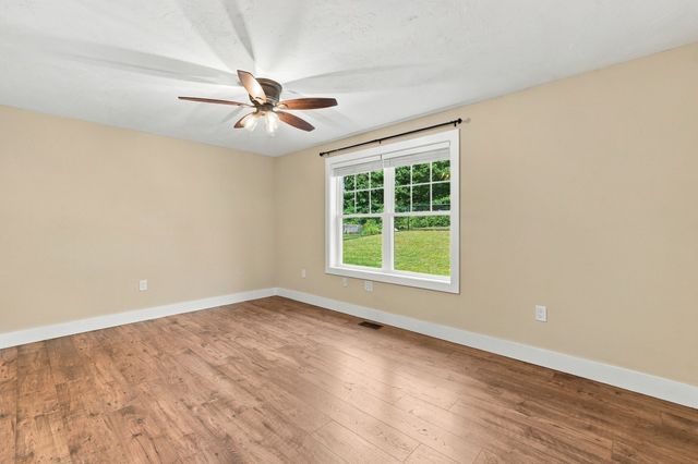 5 Chase Road, Londonderry, NH 03053
