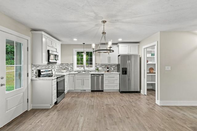 5 Chase Road, Londonderry, NH 03053