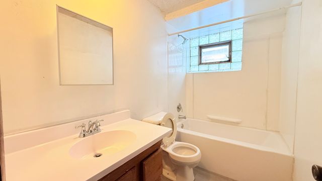 15020 woodlawn Avenue GARDEN, Dolton, IL 60419