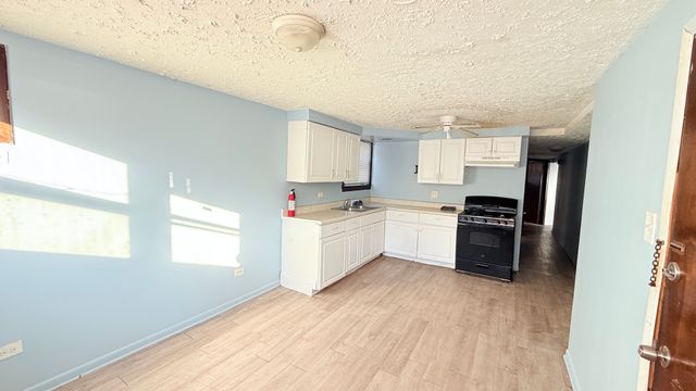 15020 woodlawn Avenue GARDEN, Dolton, IL 60419