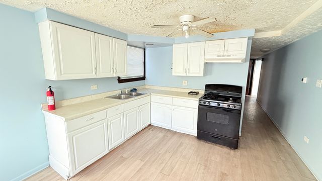 15020 woodlawn Avenue GARDEN, Dolton, IL 60419