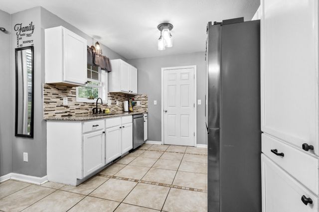 3137 Brook Hill Dr, Clarksville, TN 37042