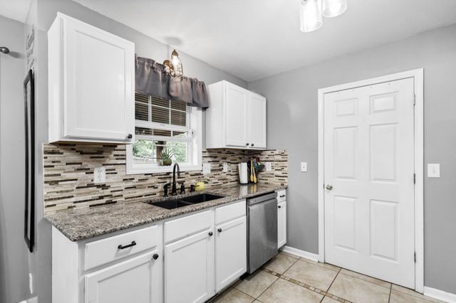 3137 Brook Hill Dr, Clarksville, TN 37042