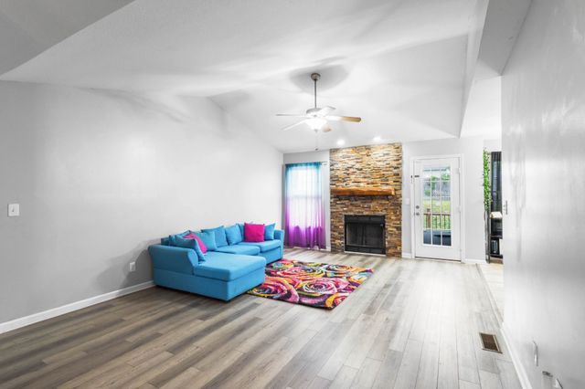 3137 Brook Hill Dr, Clarksville, TN 37042