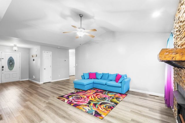 3137 Brook Hill Dr, Clarksville, TN 37042