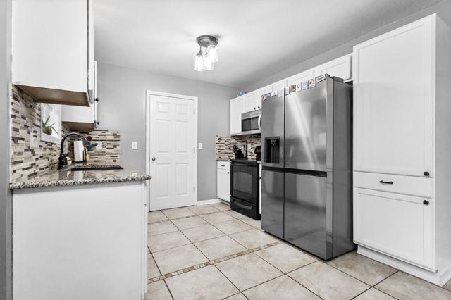 3137 Brook Hill Dr, Clarksville, TN 37042