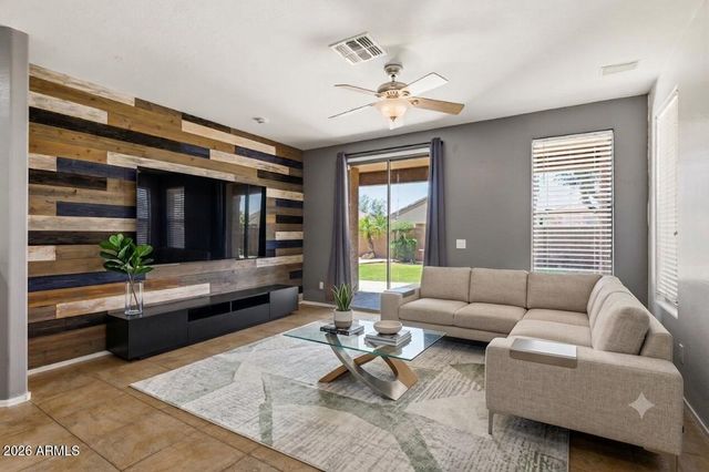 3525 W Quail Track Drive, Phoenix, AZ 85083