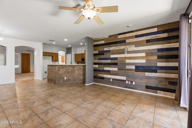 3525 W Quail Track Drive, Phoenix, AZ 85083
