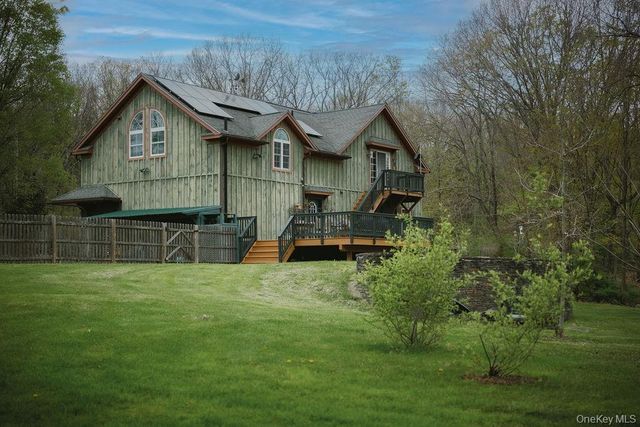 92 Fiddlers Bridge Road, Staatsburg, NY 12580
