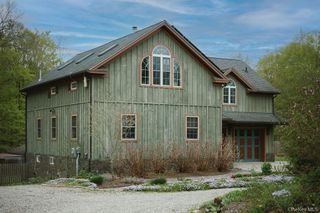 92 Fiddlers Bridge Road, Staatsburg, NY 12580