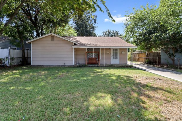 702 Parkway Street, Baytown, TX 77520