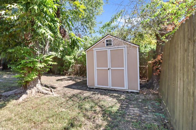 702 Parkway Street, Baytown, TX 77520
