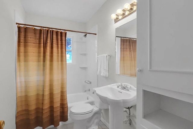 702 Parkway Street, Baytown, TX 77520