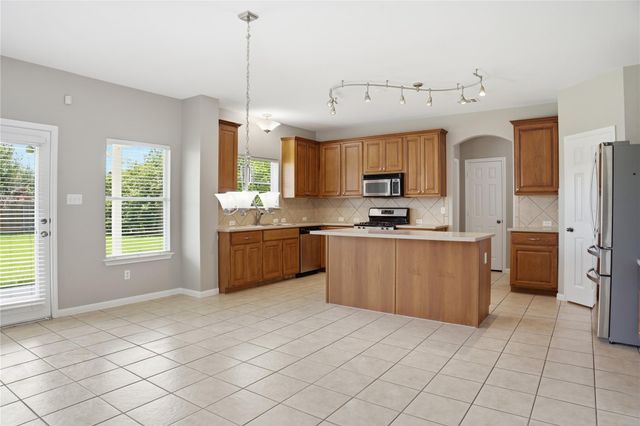 18305 Lake Edge CT, Pflugerville, TX 78660