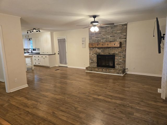 955 Dogwood Dr, New Johnsonville, TN 37134