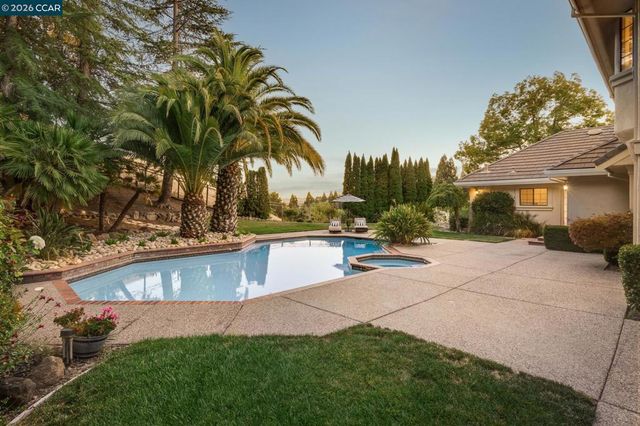 10 Bent Oak Ct, Danville, CA 94506