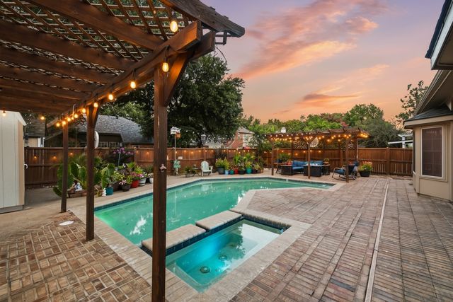 2916 Shadow Oak Court, Flower Mound, TX 75028