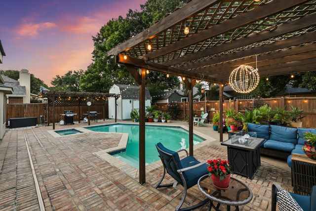 2916 Shadow Oak Court, Flower Mound, TX 75028