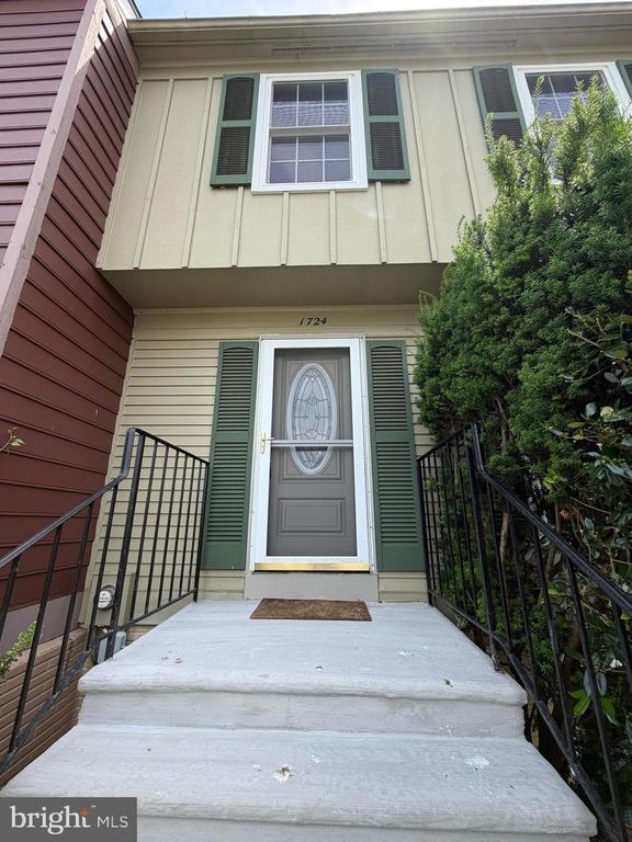 Image 2 of property listing at 1724 WORTHINGTON CT, Frederick, MD 21702