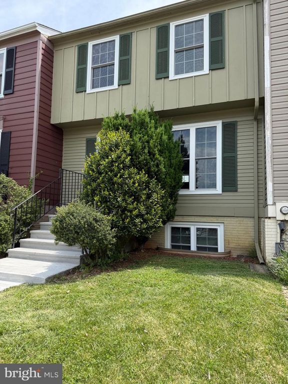 Image 3 of property listing at 1724 WORTHINGTON CT, Frederick, MD 21702