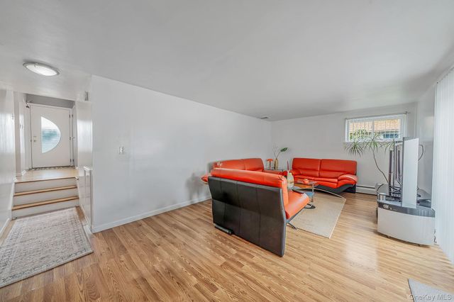 27 Ventura Drive, North Babylon, NY 11703