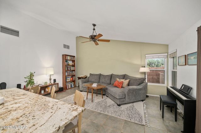 1640 N Fox Run Place, Tucson, AZ 85715