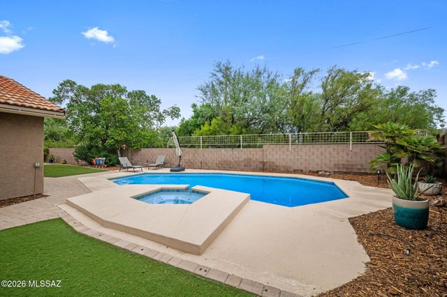 1640 N Fox Run Place, Tucson, AZ 85715