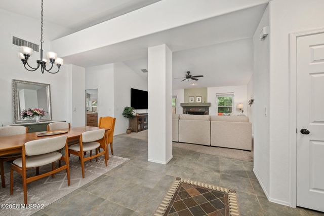 1640 N Fox Run Place, Tucson, AZ 85715