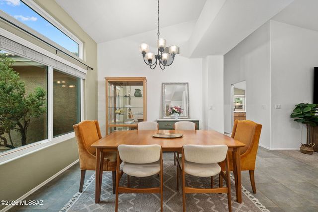 1640 N Fox Run Place, Tucson, AZ 85715