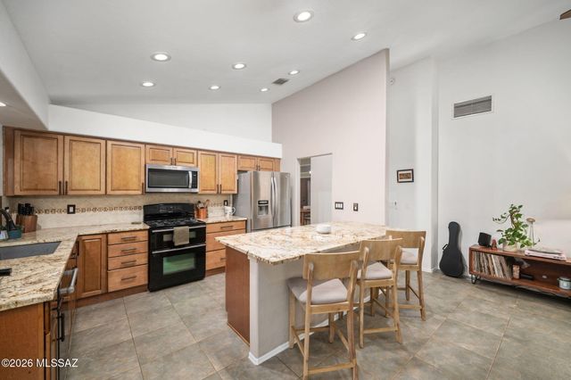 1640 N Fox Run Place, Tucson, AZ 85715