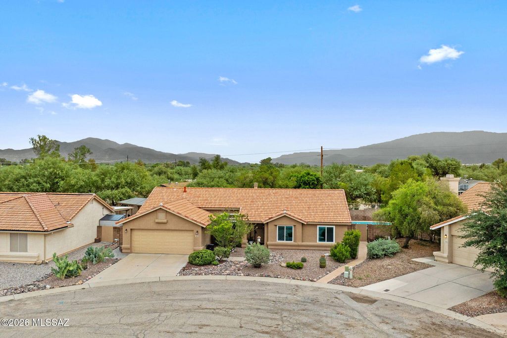 1640 N Fox Run Place, Tucson, AZ 85715