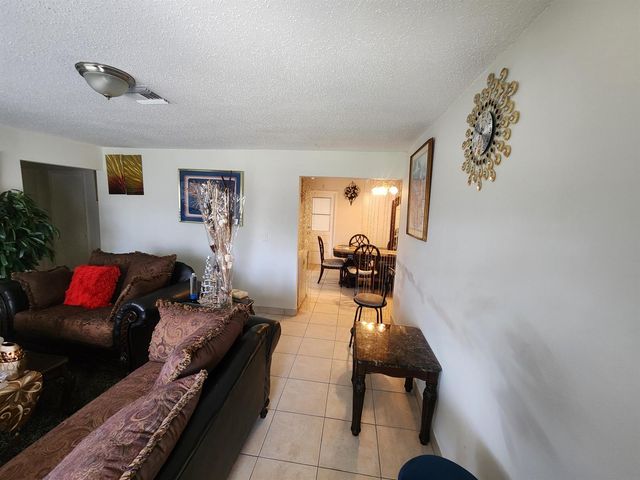 816 NW 8th Avenue, Boynton Beach, FL 33426