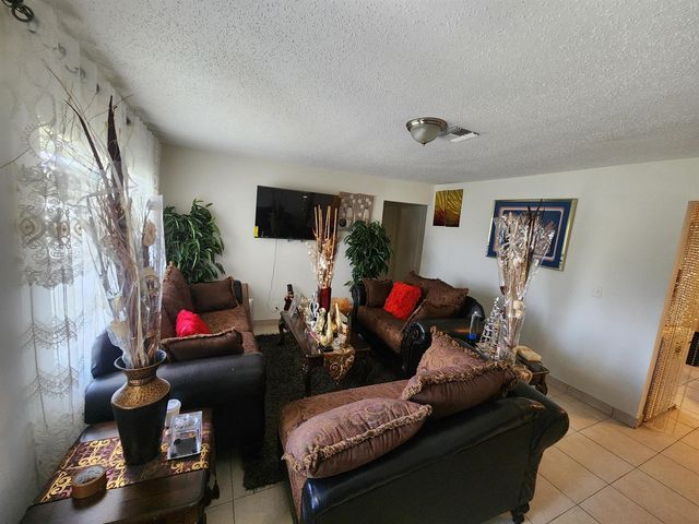816 NW 8th Avenue, Boynton Beach, FL 33426