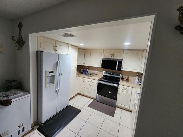816 NW 8th Avenue, Boynton Beach, FL 33426
