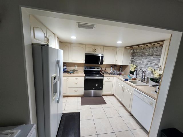 816 NW 8th Avenue, Boynton Beach, FL 33426