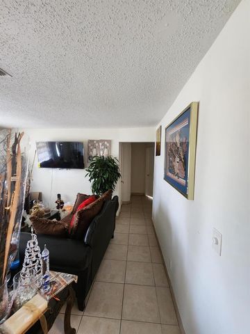 816 NW 8th Avenue, Boynton Beach, FL 33426
