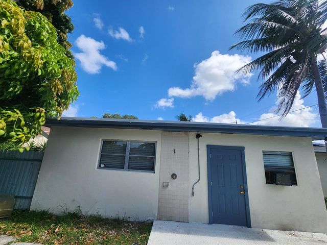 816 NW 8th Avenue, Boynton Beach, FL 33426