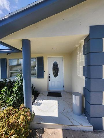816 NW 8th Avenue, Boynton Beach, FL 33426