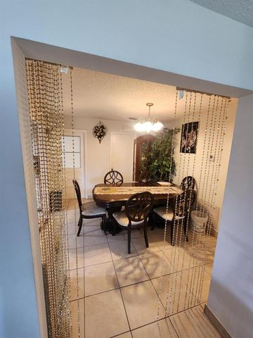 816 NW 8th Avenue, Boynton Beach, FL 33426