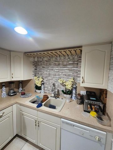 816 NW 8th Avenue, Boynton Beach, FL 33426
