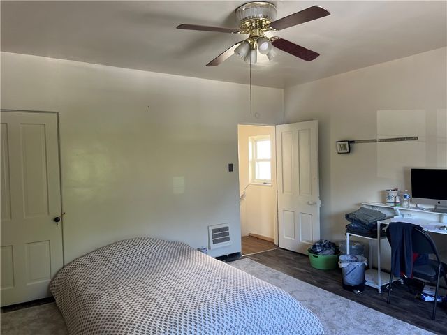 805 Railroad St, Mckees Rocks, PA 15136