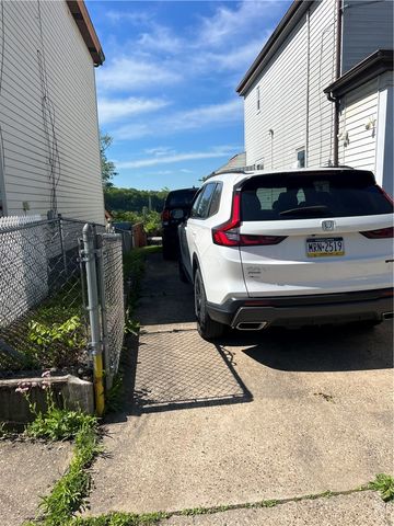 805 Railroad St, Mckees Rocks, PA 15136