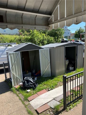 805 Railroad St, Mckees Rocks, PA 15136