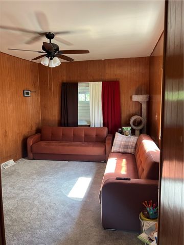 805 Railroad St, Mckees Rocks, PA 15136