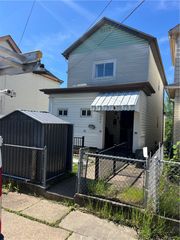 805 Railroad St, Mckees Rocks, PA 15136