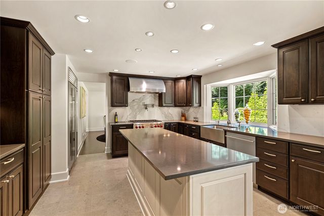 2553 Medina Circle, Medina, WA 98039