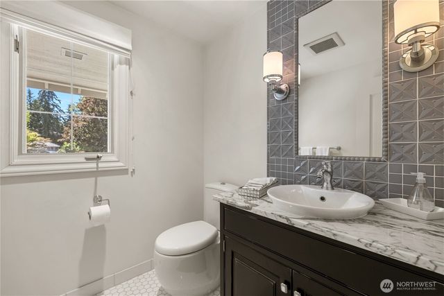 2553 Medina Circle, Medina, WA 98039