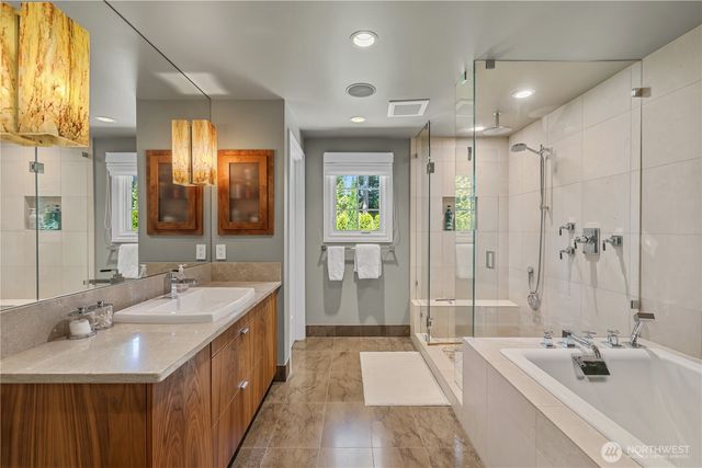 2553 Medina Circle, Medina, WA 98039