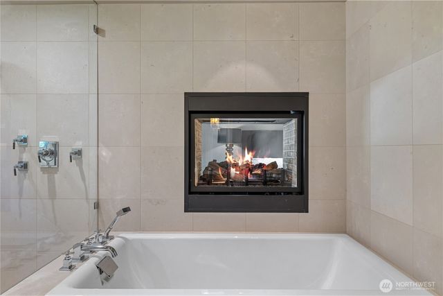 2553 Medina Circle, Medina, WA 98039
